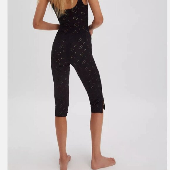 FREE PEOPLE Full Bloom Capris BLACK SIZE S SMALL NWT - Picture 2 of 3